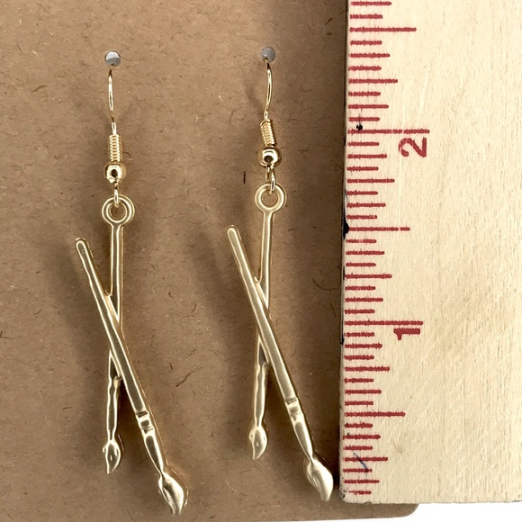 18k Gold Platted Hook Cute Paint Brush Dangle Earrings - Picture 2 of 2